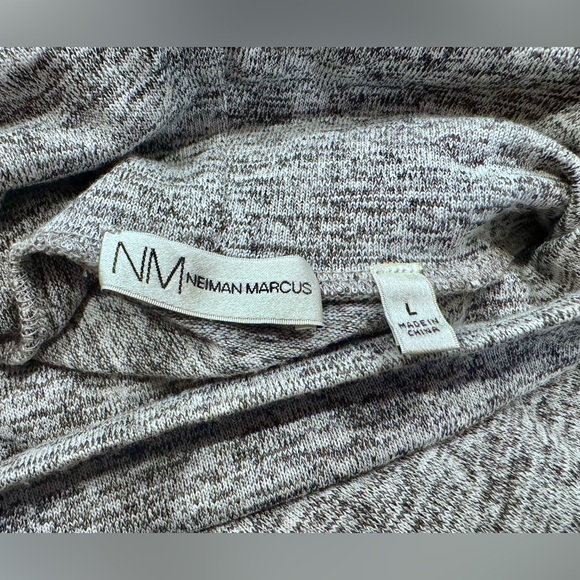 Neiman Marcus Gray Wrap/Poncho, size L - Picture 2 of 9